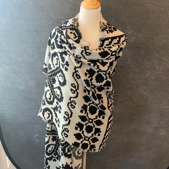 Michael Stars Folk Art Wrap - Picture 2 of 8